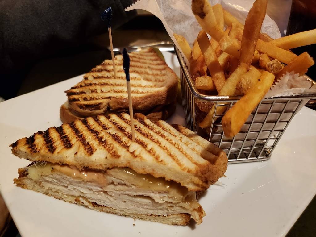 The Good Life | restaurant | 1039 Park Blvd, Massapequa Park, NY 11762, USA | 5167984663 OR +1 516-798-4663