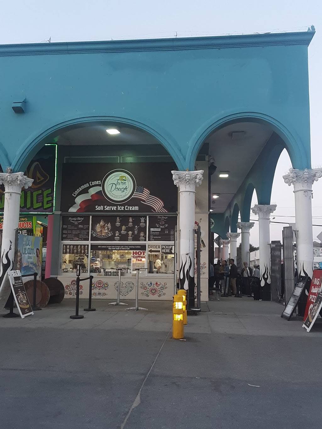 Turn Dough - Chimney Cakes, Donut Ice Cream Cones | bakery | 1425 Ocean Front Walk, Venice, CA 90291, USA | 4243075005 OR +1 424-307-5005