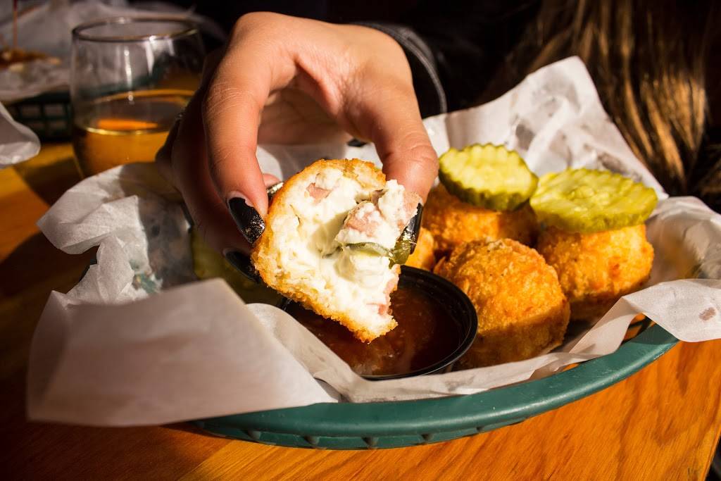 Blue Door Pub Longfellow | restaurant | 3448 42nd Ave S, Minneapolis, MN 55406, USA | 6123152470 OR +1 612-315-2470