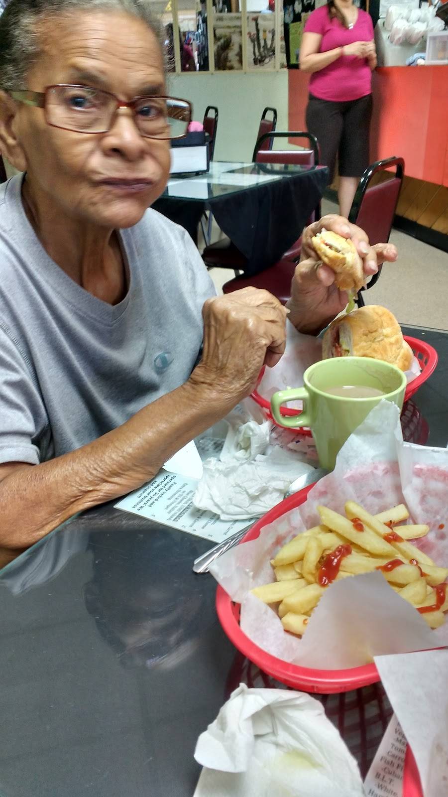 Victorias Restaurant | restaurant | 5130 S Dale Mabry Hwy #113, Tampa, FL 33611, USA | 8138393165 OR +1 813-839-3165