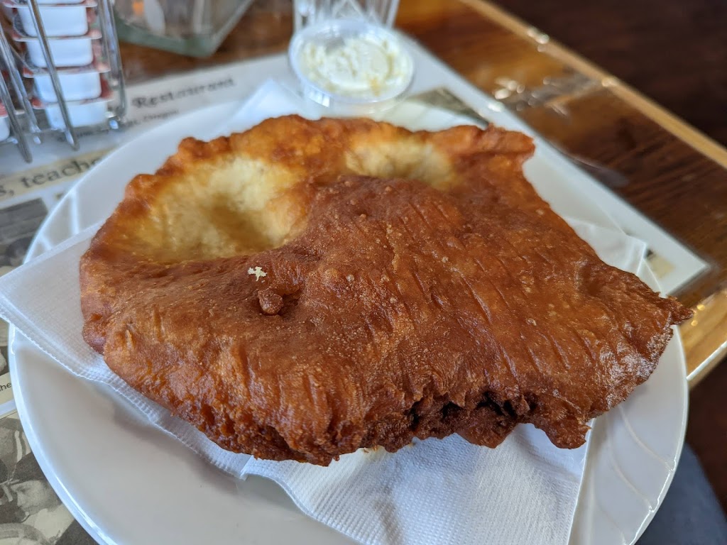 Eagle Crossing Restaurant | restaurant | 2198 US-26, Warm Springs, OR 97761, USA | 5415533123 OR +1 541-553-3123