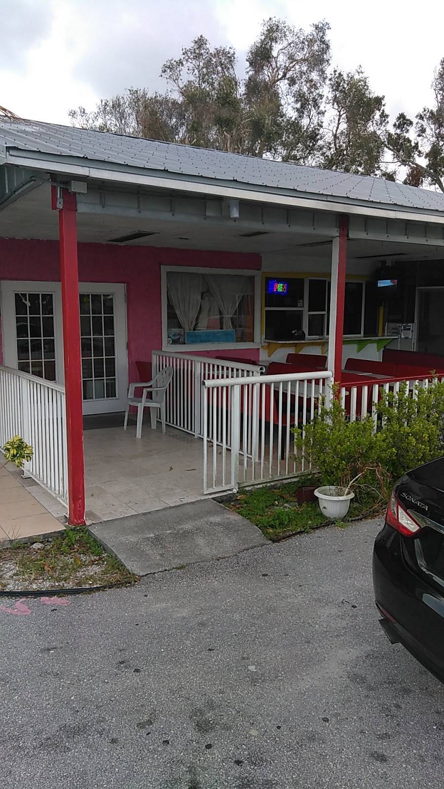 Sir B Restaurant & Bar BQ | restaurant | 2605 45th St, Vero Beach, FL 32967, USA | 7725843518 OR +1 772-584-3518