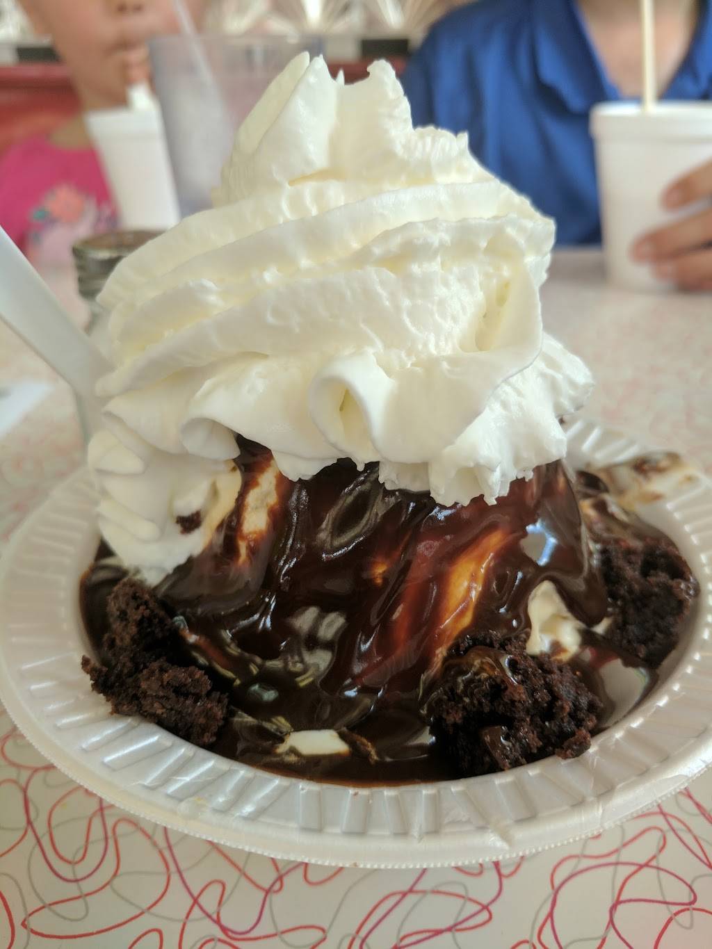 Kremeland | restaurant | 514 N Main St, Navarre, OH 44662, USA | 3308795018 OR +1 330-879-5018