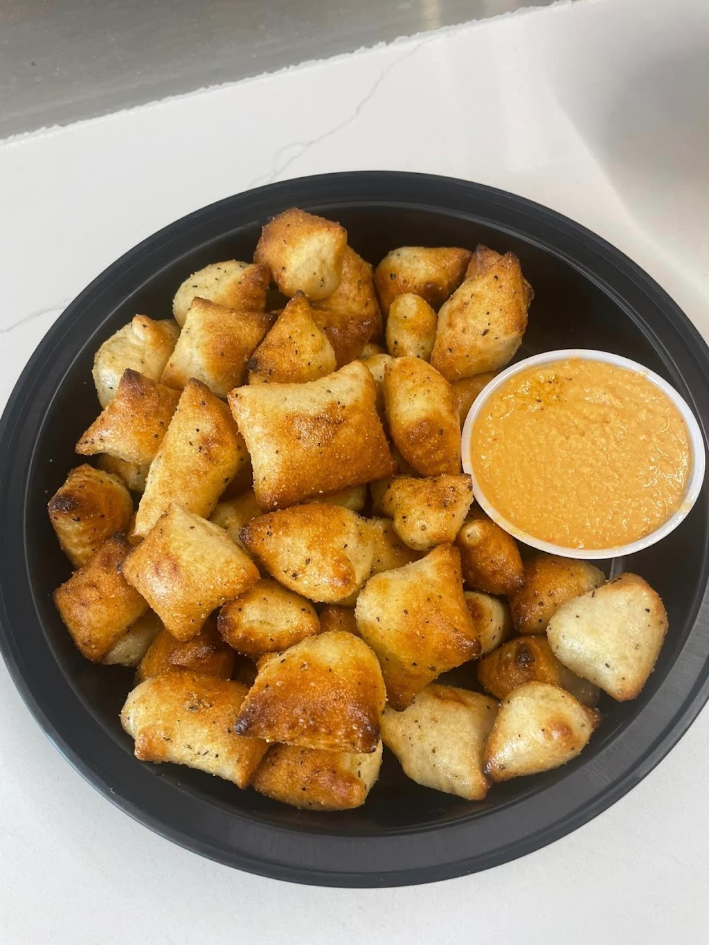 Johnnys Pockets | restaurant | 2 Sanderson Ave, Dedham, MA 02026, USA | 7817474444 OR +1 781-747-4444