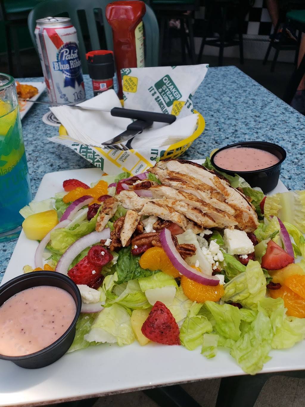 Quaker Steak & Lube | restaurant | 590 Chamber Dr, Milford, OH 45150, USA | 5138315823 OR +1 513-831-5823