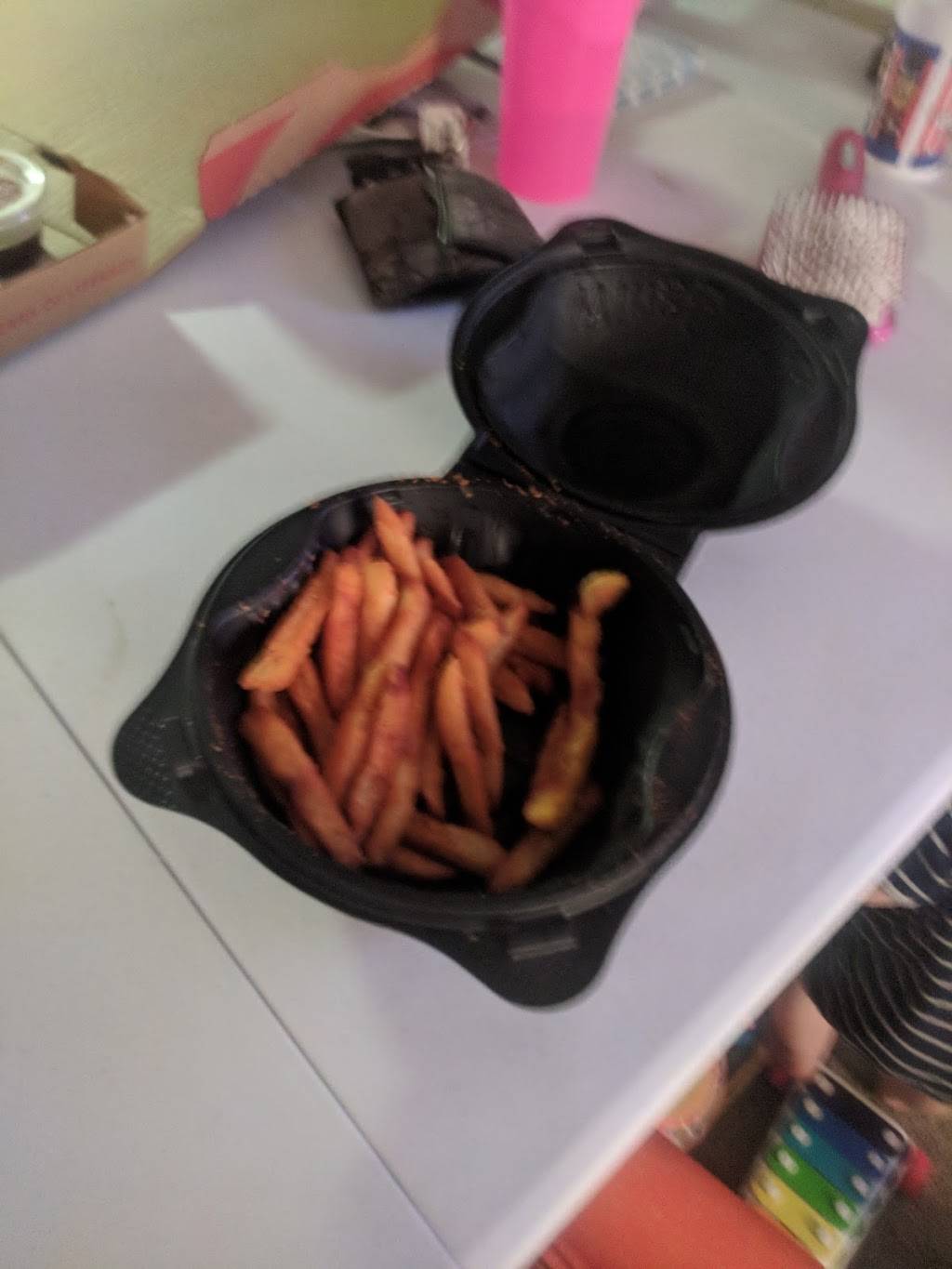 Pizza Hut | restaurant | 240 W Main St, Bellevue, OH 44811, USA | 4194834422 OR +1 419-483-4422