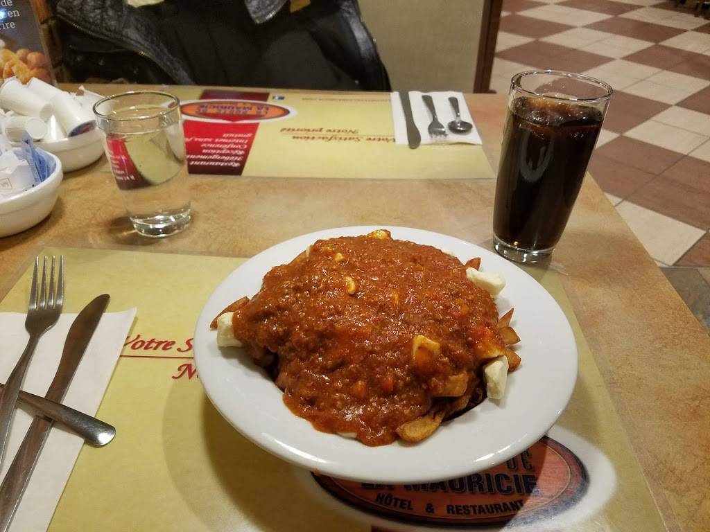 Restaurant la Porte de la Mauricie | restaurant | 4 Route Sainte Anne O, Yamachiche, QC G0X 3L0, Canada | 8192289434 OR +1 819-228-9434