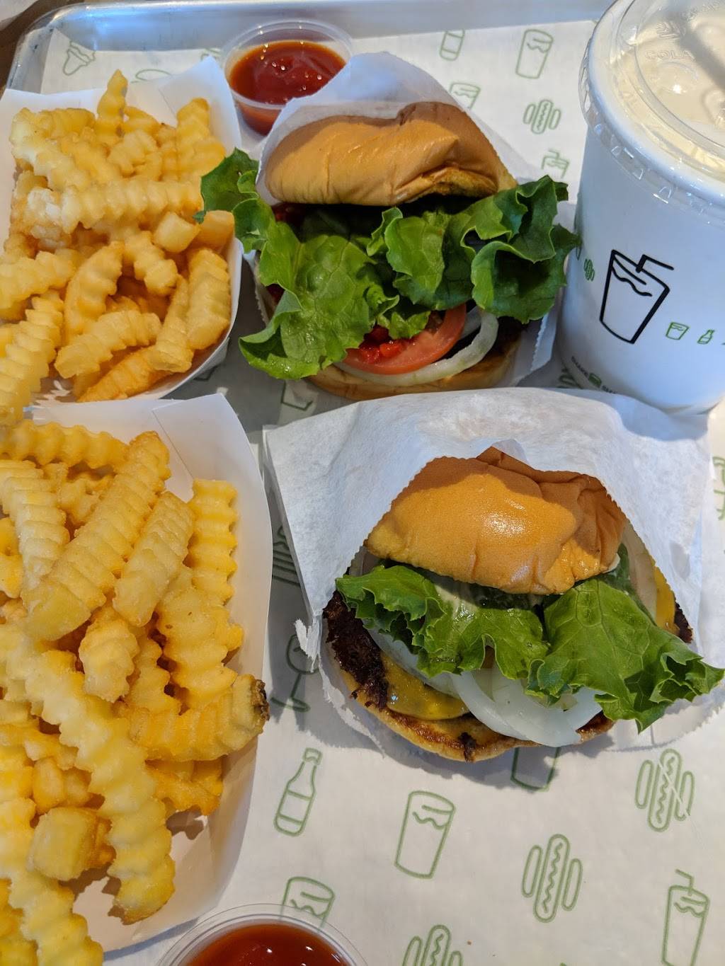 Shake Shack | restaurant | 379 N Central Ave, Hartsdale, NY 10530, USA | 9145298801 OR +1 914-529-8801