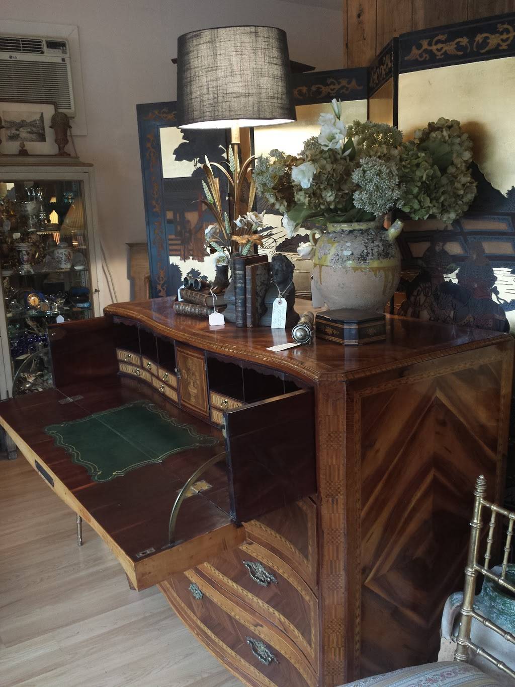 calistoga country antiques | restaurant | 1117 Lincoln Ave, Calistoga, CA 94515, USA | 7079424076 OR +1 707-942-4076