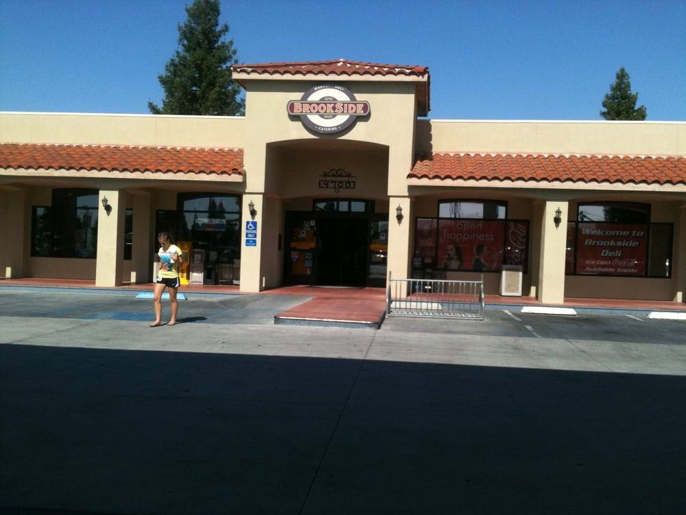 Brookside Market & Deli | restaurant | 4700 Coffee Rd, Bakersfield, CA 93308, USA | 6615881338 OR +1 661-588-1338