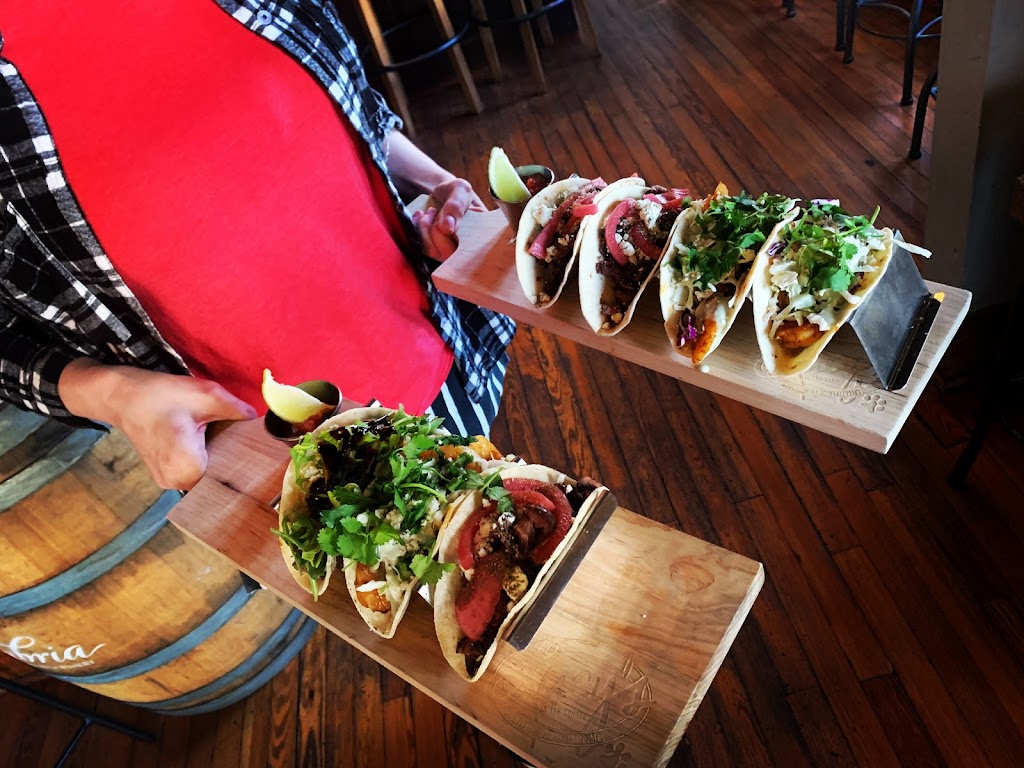 Lucys In The Square | restaurant | 301 S Adams St, Pensacola, FL 32502, USA | 8503788475 OR +1 850-378-8475