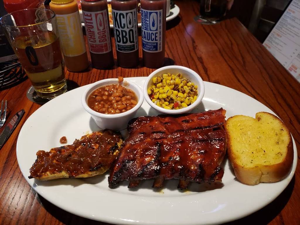 Smokey Bones | restaurant | 6690 E State St, Rockford, IL 61108, USA | 8155161291 OR +1 815-516-1291