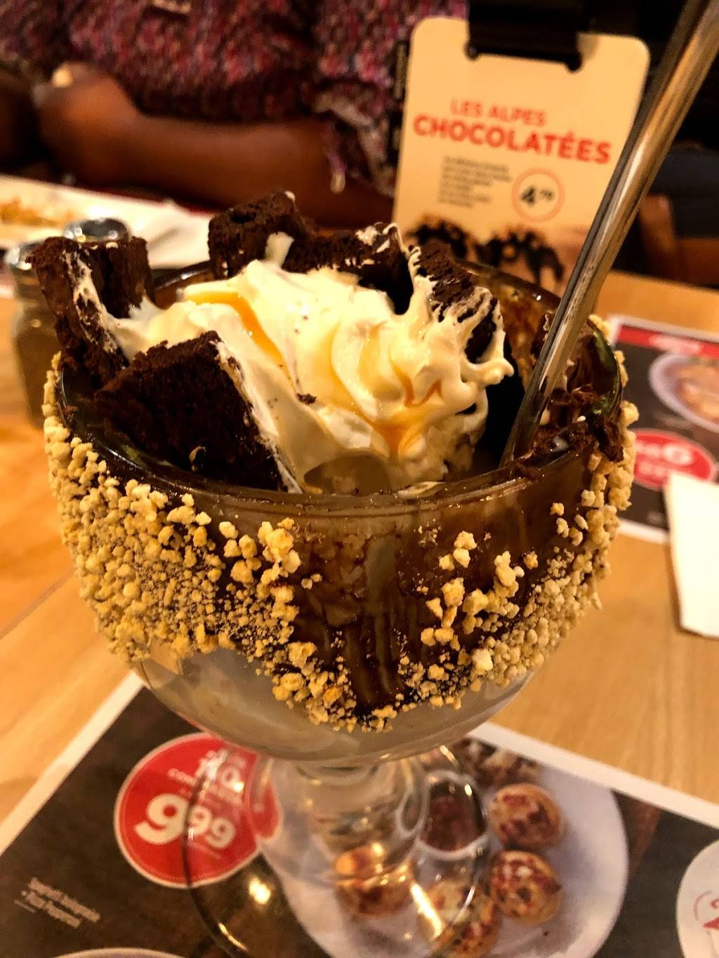 Mikes | restaurant | 3726 Boulevard des Forges, Trois-Rivières, QC G8Y 4R2, Canada | 8196933030 OR +1 819-693-3030