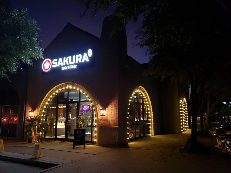 Sakura Sushi & Sake Bar | restaurant | 1221 Legacy Dr #102, Frisco, TX 75034, USA | 2146181807 OR +1 214-618-1807