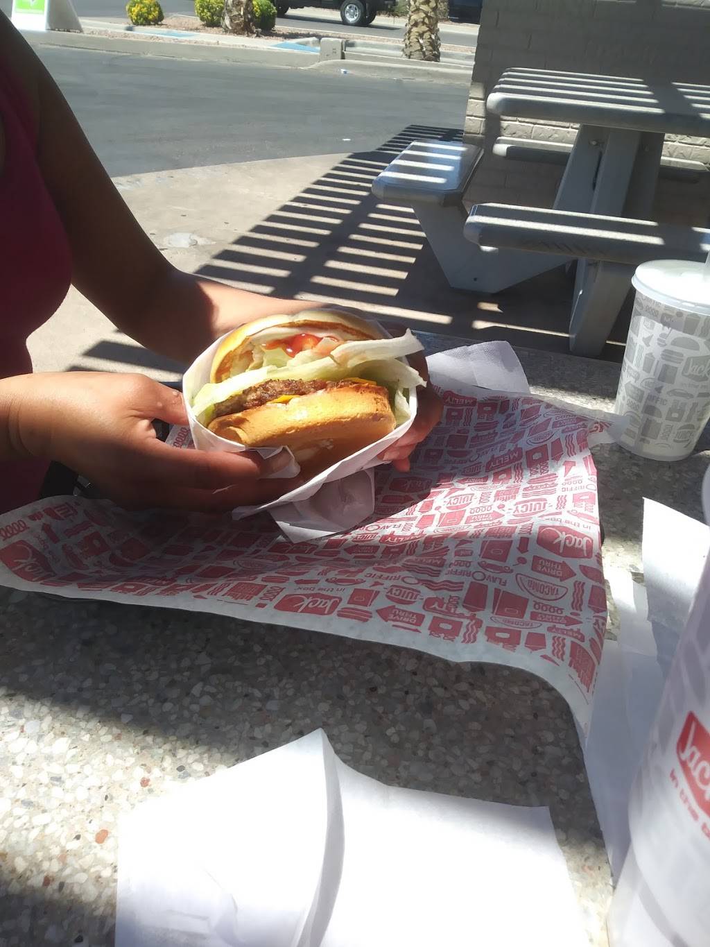 Jack in the Box | restaurant | 9004 Dyer St, El Paso, TX 79904, USA | 9157510581 OR +1 915-751-0581