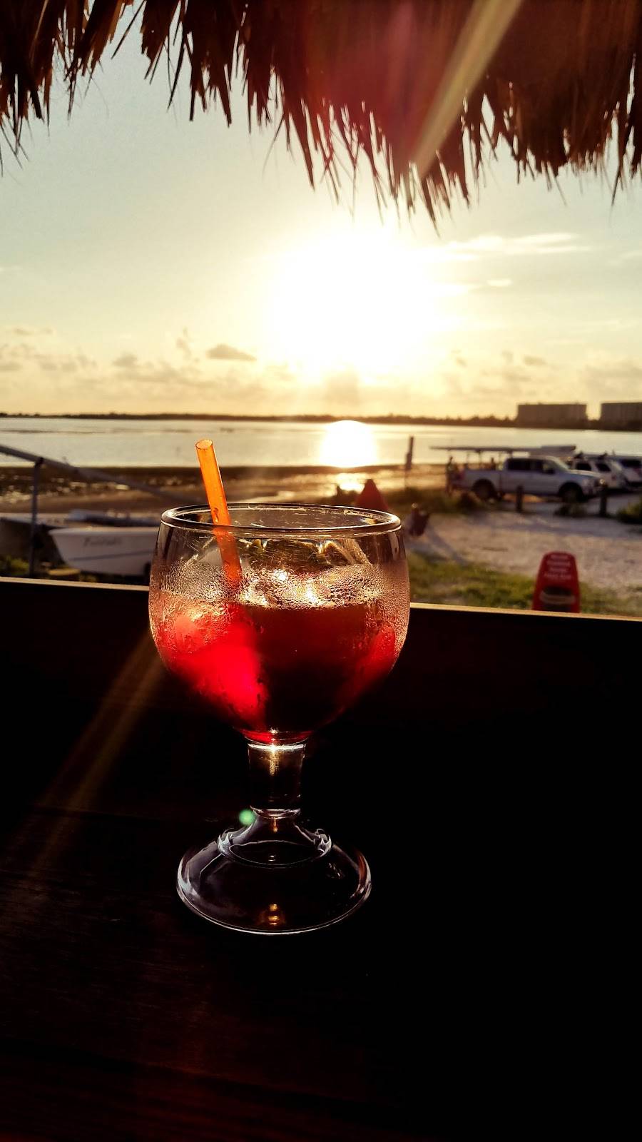 High & Dry Grill | restaurant | 61 Causeway Blvd, Dunedin, FL 34698, USA | 7275104445 OR +1 727-510-4445