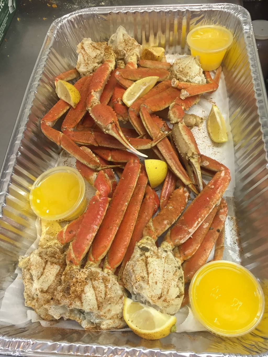 Sea World Fish Market | restaurant | 15084 Gratiot Ave, Detroit, MI 48205, USA | 3135213110 OR +1 313-521-3110