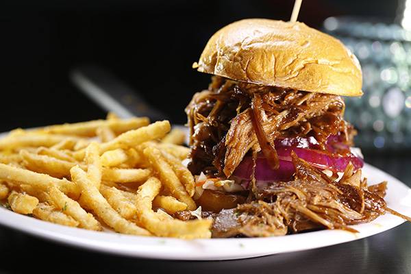 Smokin Fins | restaurant | 900 N 54th St #1, Chandler, AZ 85226, USA | 4805085971 OR +1 480-508-5971