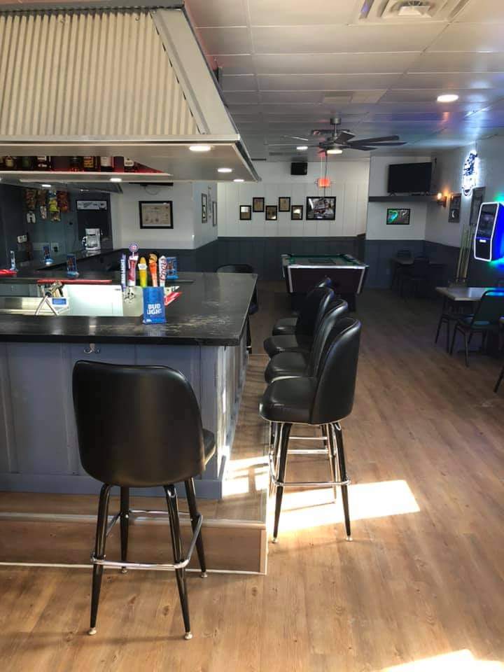 Rays Pub | restaurant | 101 N Main St, Donahue, IA 52746, USA | 5632824256 OR +1 563-282-4256