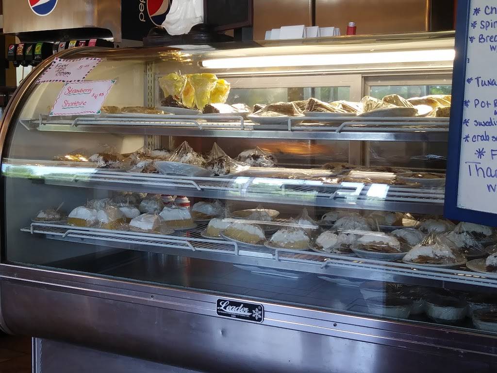 Town & Country Restaurant | restaurant | 5025 E Main Street Rd, Batavia, NY 14020, USA | 5853433304 OR +1 585-343-3304