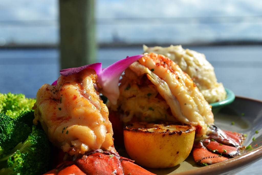 Riverhouse Reef & Grill | restaurant | 995 Riverside Dr, Palmetto, FL 34221, USA | 9417290616 OR +1 941-729-0616