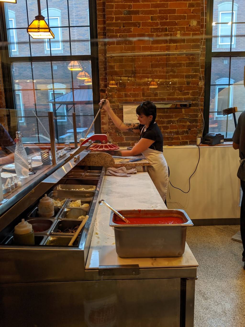 Uno Venti Pizzeria | restaurant | 120 King St, La Crosse, WI 54601, USA | 6088816609 OR +1 608-881-6609