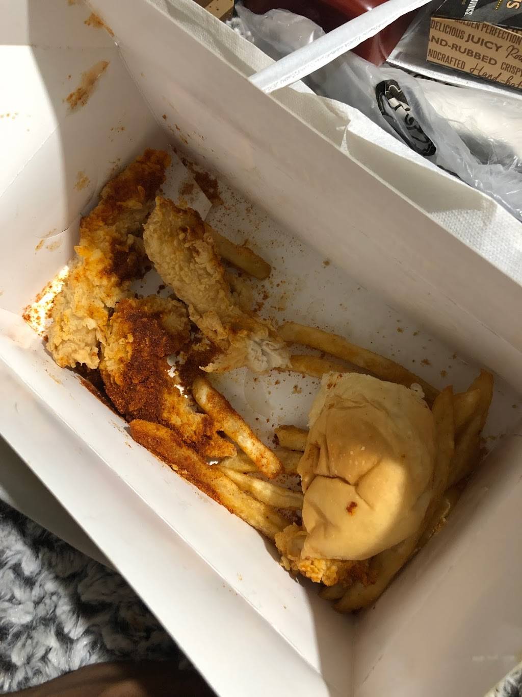 Golden Chick | meal takeaway | 1318 N Masters Dr, Dallas, TX 75217, USA | 4697098001 OR +1 469-709-8001