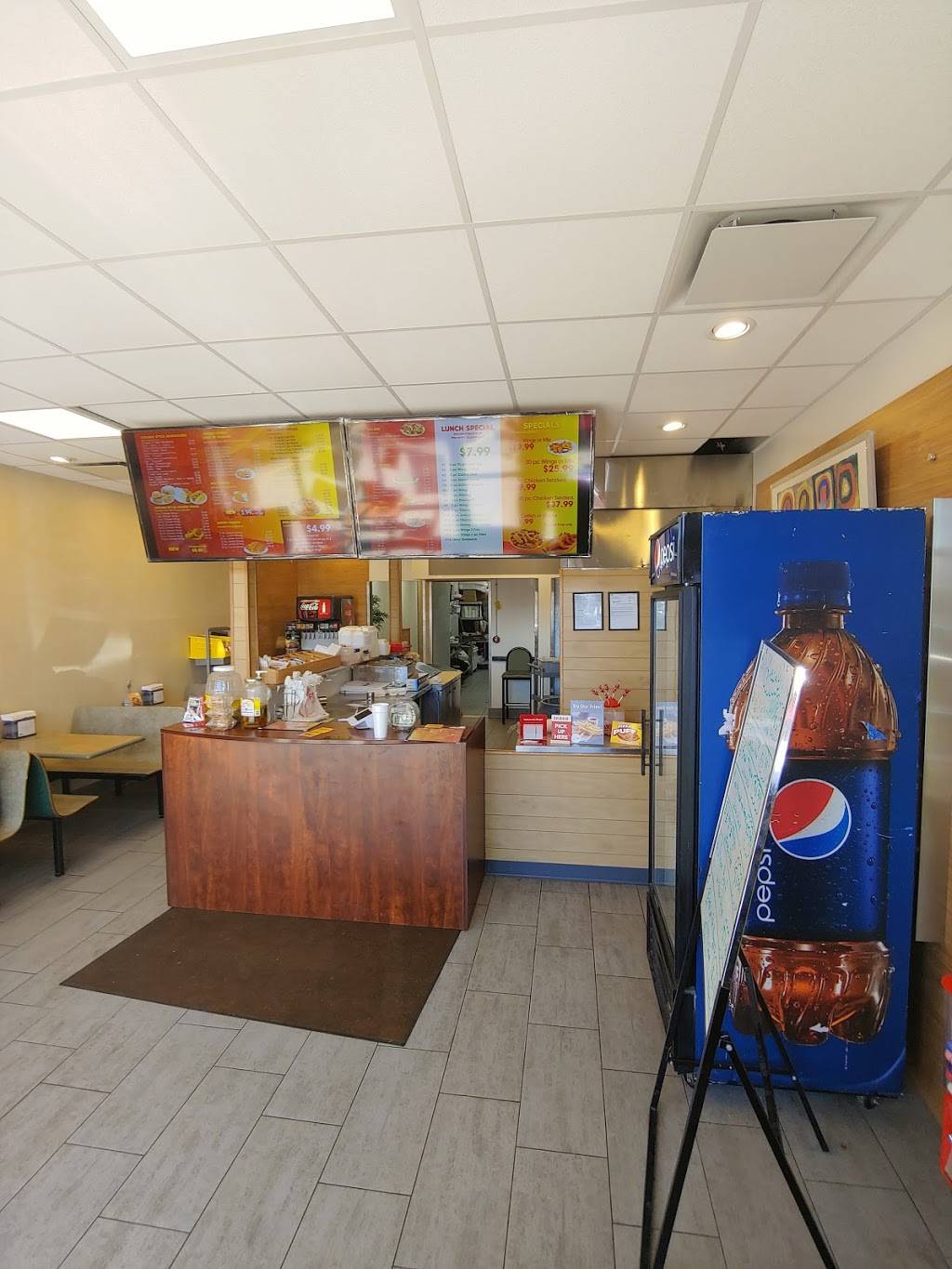 Golden’s Fish & Chicken LLC | restaurant | 5868 E 71st St Suite D, Indianapolis, IN 46220, USA | 3174368186 OR +1 317-436-8186