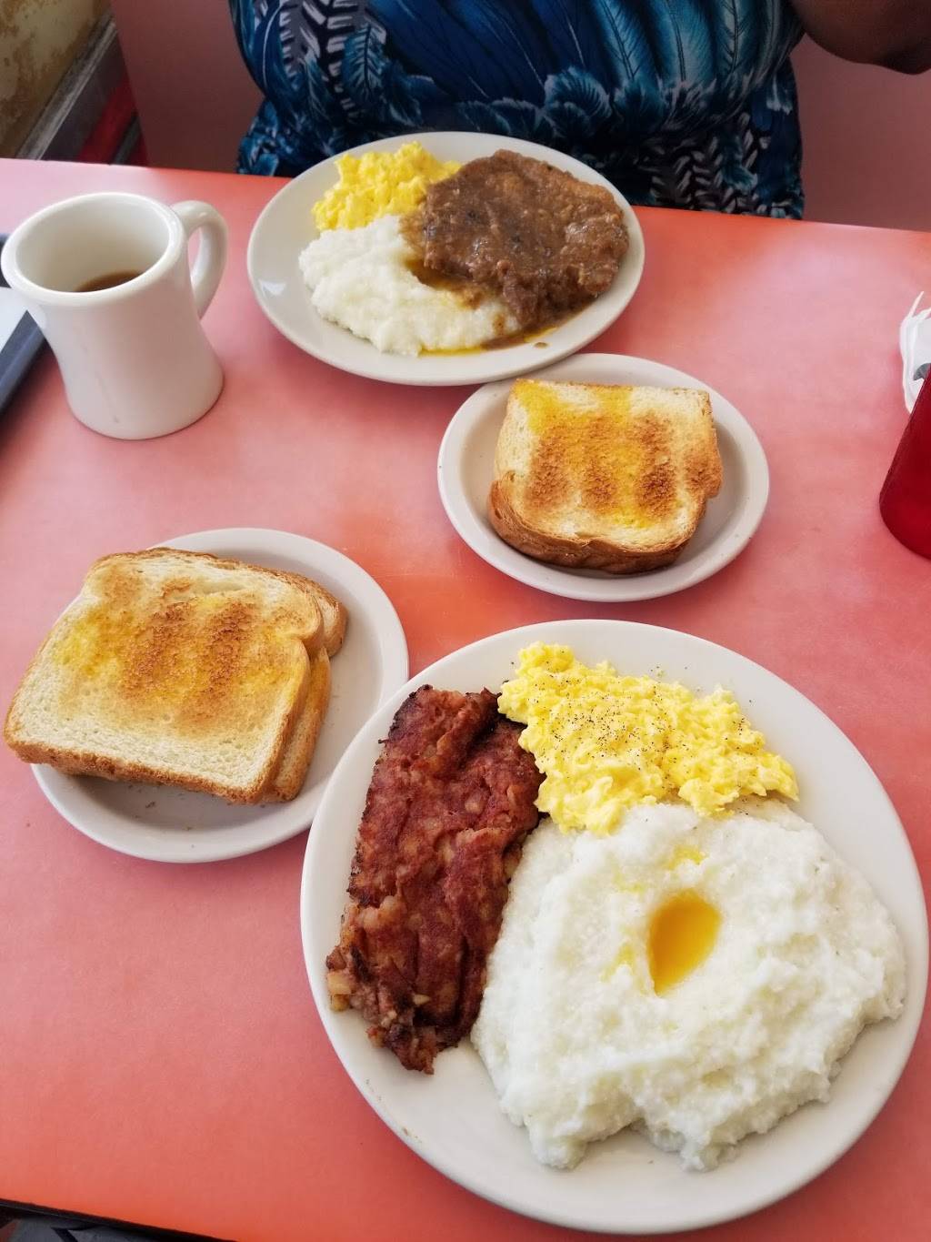 Royal Castle | restaurant | 2700 NW 79th St, Miami, FL 33147, USA | 3056968241 OR +1 305-696-8241