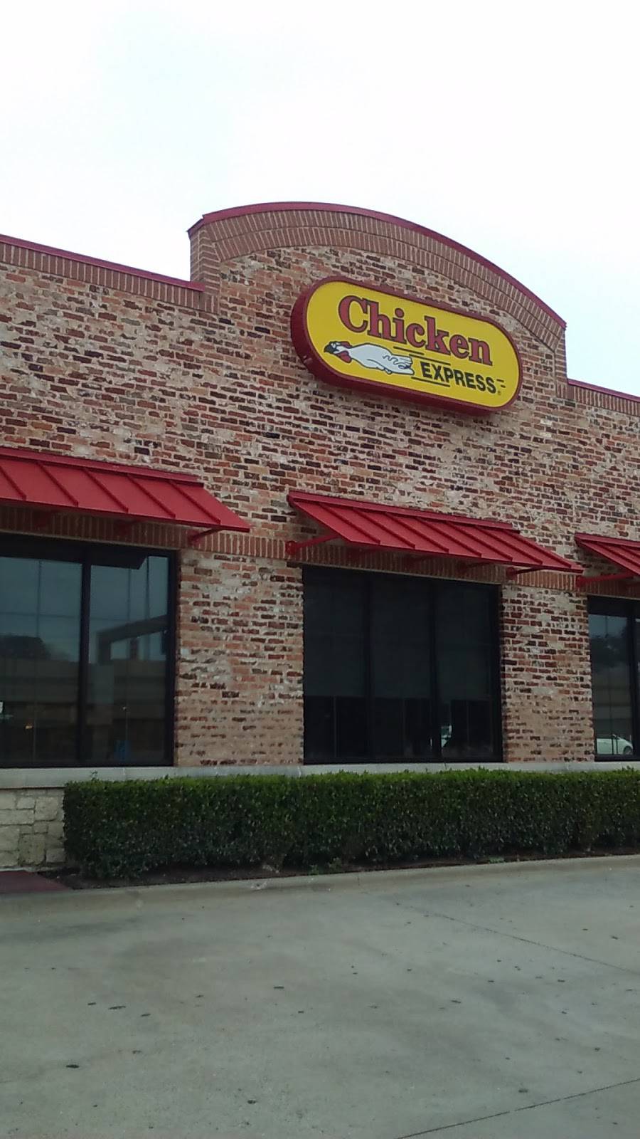 Chicken Express | restaurant | 10930 N Central Expy, Dallas, TX 75231, USA | 2143460600 OR +1 214-346-0600