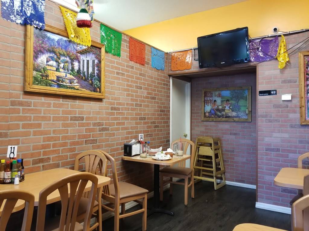 Cenaduria Lupita | restaurant | 3141-3199 E Aire Libre Ave, Phoenix, AZ 85032, USA | 6024947777 OR +1 602-494-7777