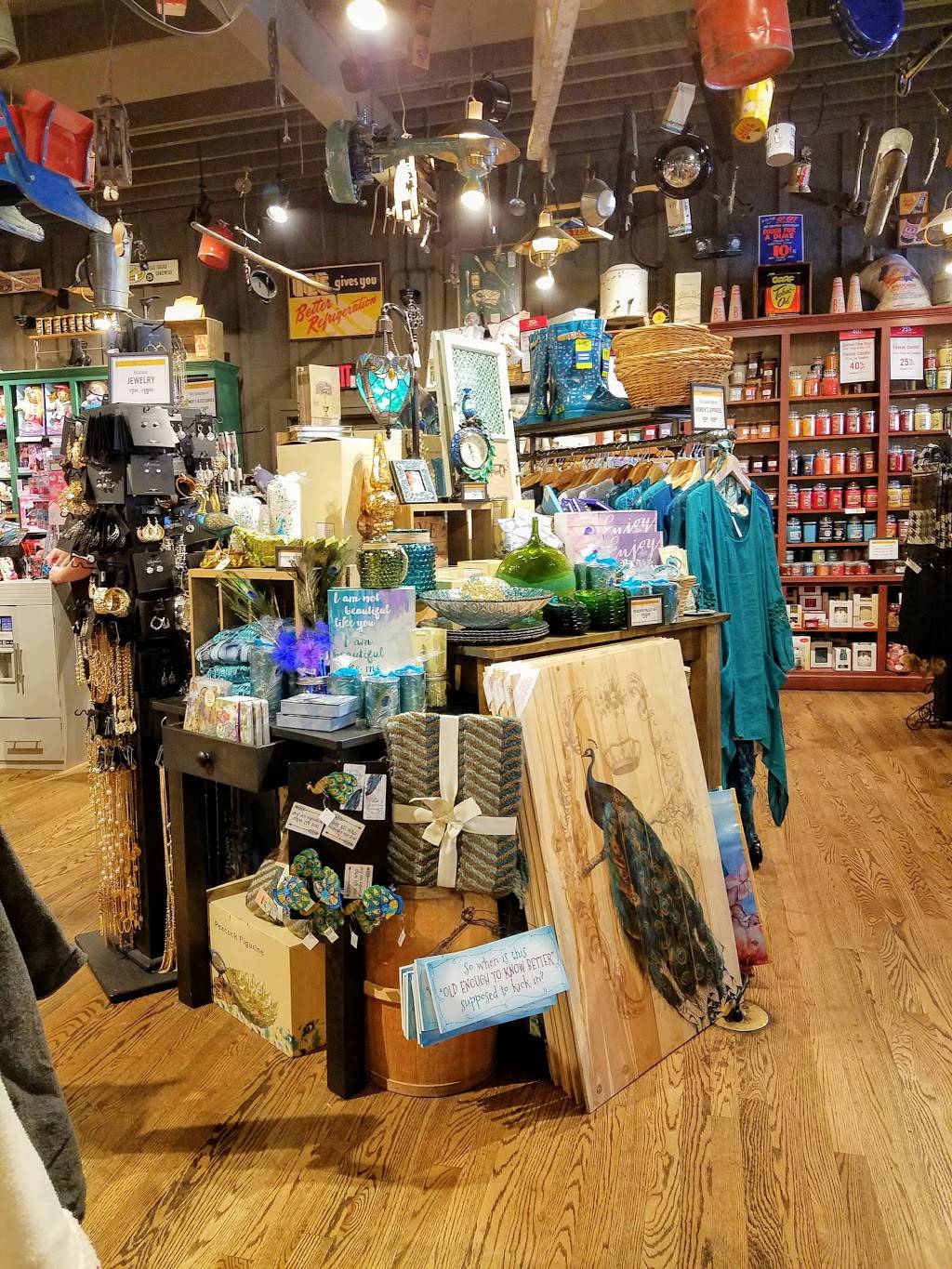 Cracker Barrel Old Country Store | restaurant | 201 Cracker Barrel Row Sw, Fort Payne, AL 35968, USA | 2569979204 OR +1 256-997-9204