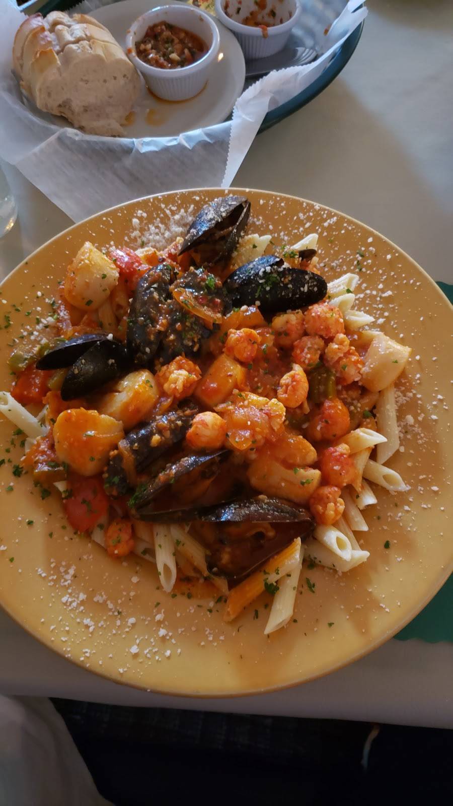 Roccos | restaurant | 44 Orchard St, Fredonia, NY 14063, USA | 7166790044 OR +1 716-679-0044