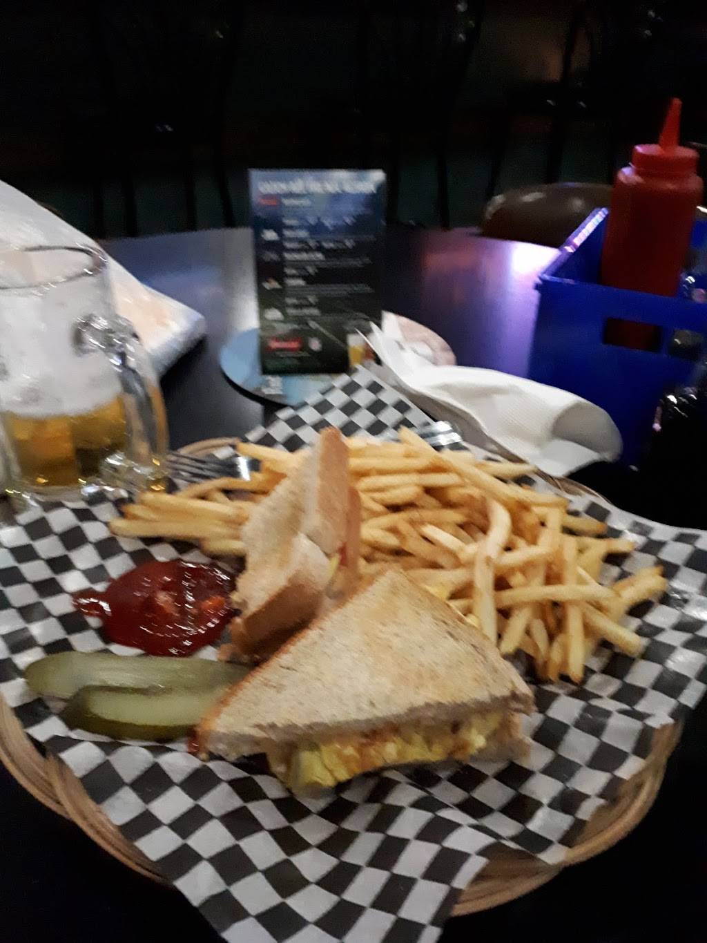 Prime Time Sports Bar & Grill | restaurant | 216 Kenilworth Ave N, Hamilton, ON L8H 4S2, Canada | 9055446488 OR +1 905-544-6488