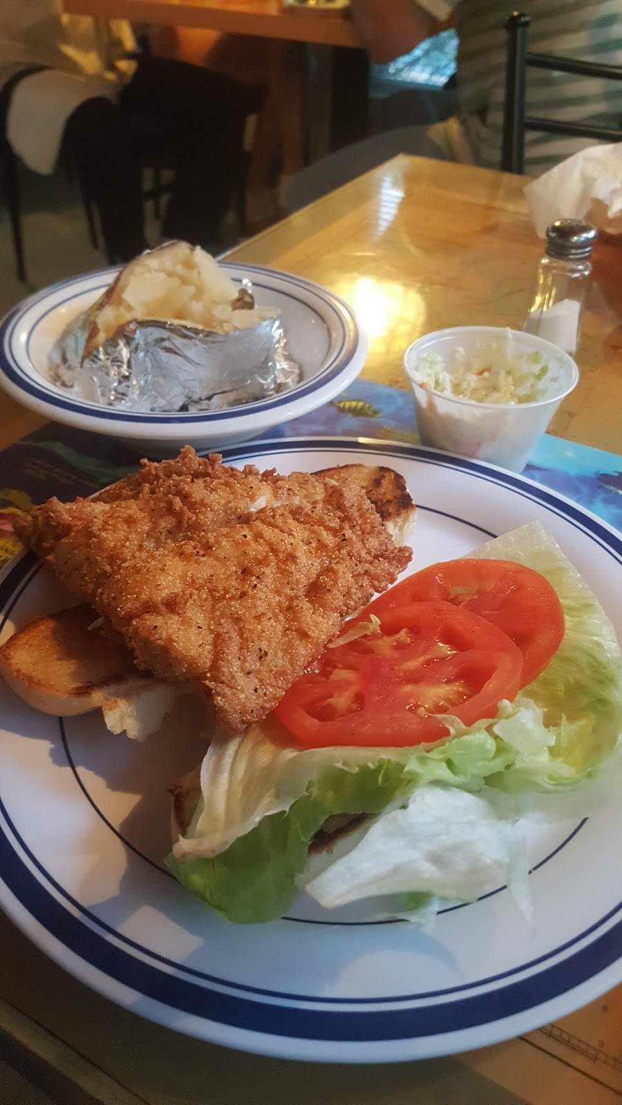 Fishermans Cove | restaurant | 12311 E Gulf to Lake Hwy, Inverness, FL 34450, USA | 3526375888 OR +1 352-637-5888