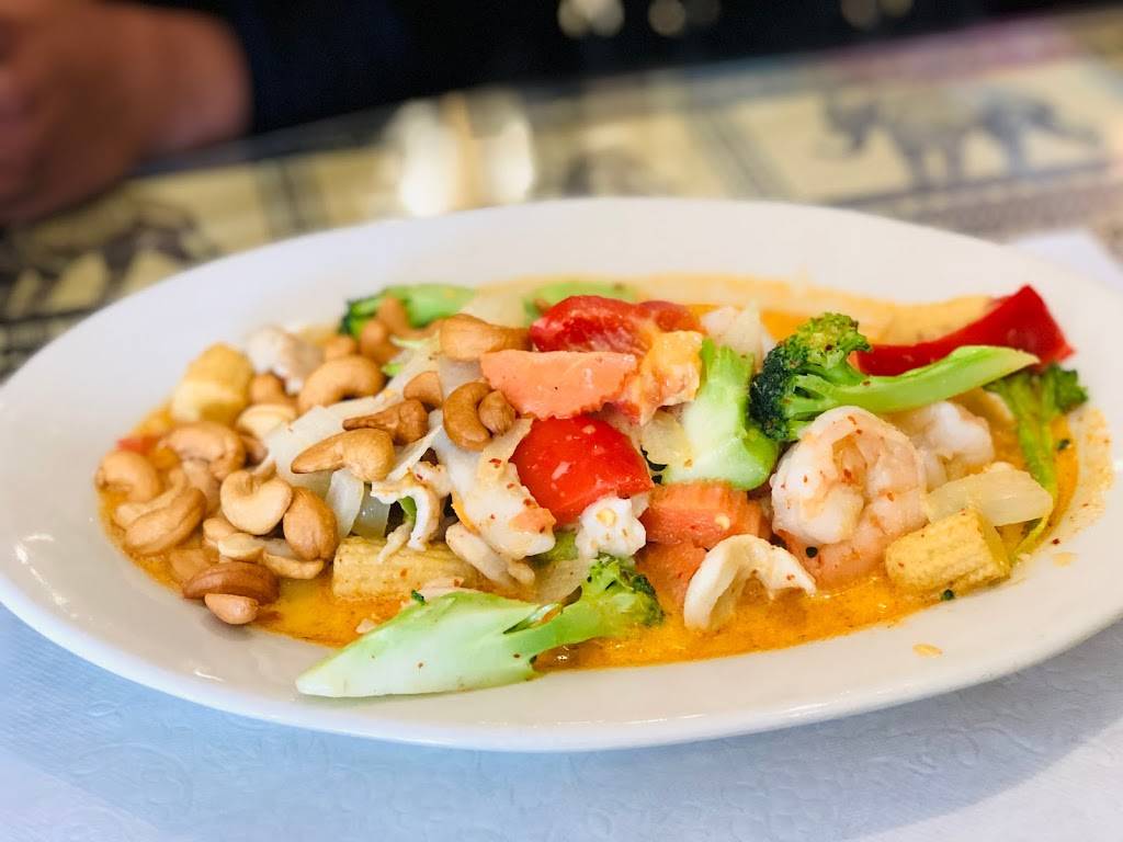 Thai Bistro | restaurant | 2055 28th St SE #9, Grand Rapids, MI 49508, USA | 6164520065 OR +1 616-452-0065