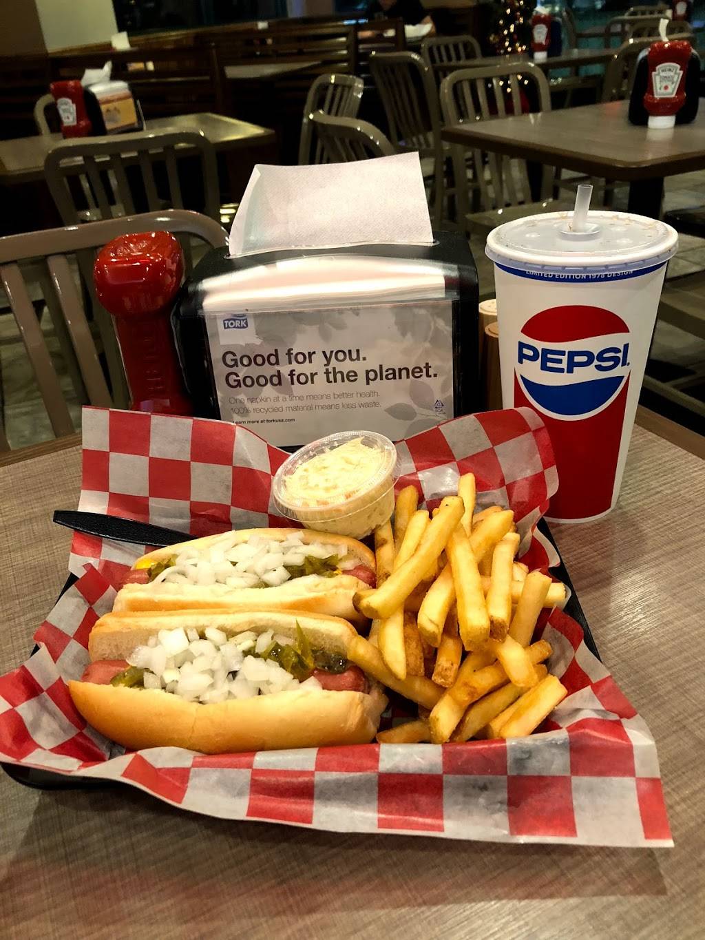 Nickys Red Hots | restaurant | 335 E Ogden Ave, Naperville, IL 60563, USA | 6305271200 OR +1 630-527-1200