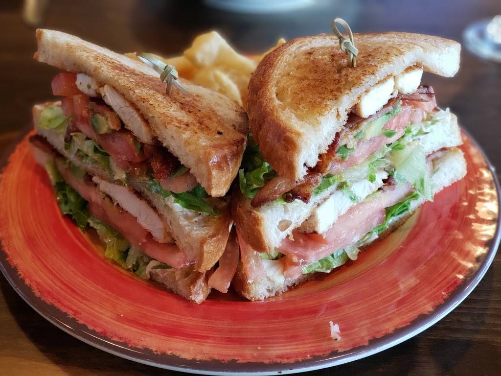 Growler USA - Orlando West | restaurant | 2507 S Hwy 27, Clermont, FL 34711, USA | 3529885795 OR +1 352-988-5795