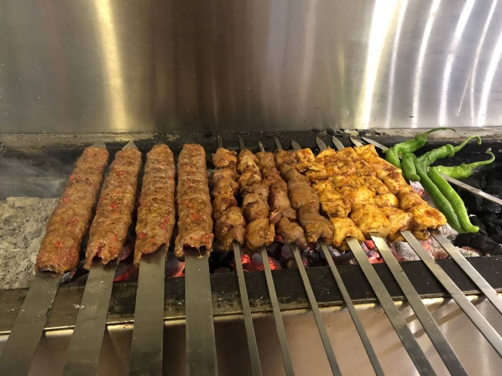 Grillades Istanbul | restaurant | 3000 Boulevard des Laurentides, Laval, QC H7K 3K7, Canada | 4506620125 OR +1 450-662-0125