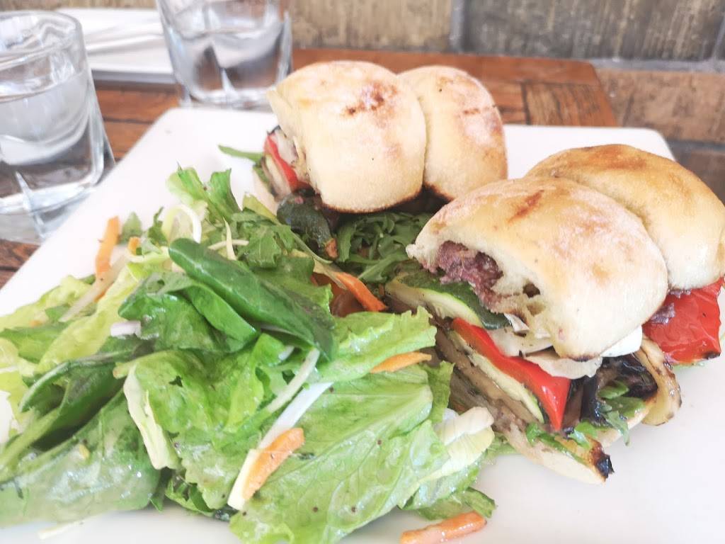 The Rushton | restaurant | 740 St Clair Ave W, Toronto, ON M6C 1B3, Canada | 4166587874 OR +1 416-658-7874