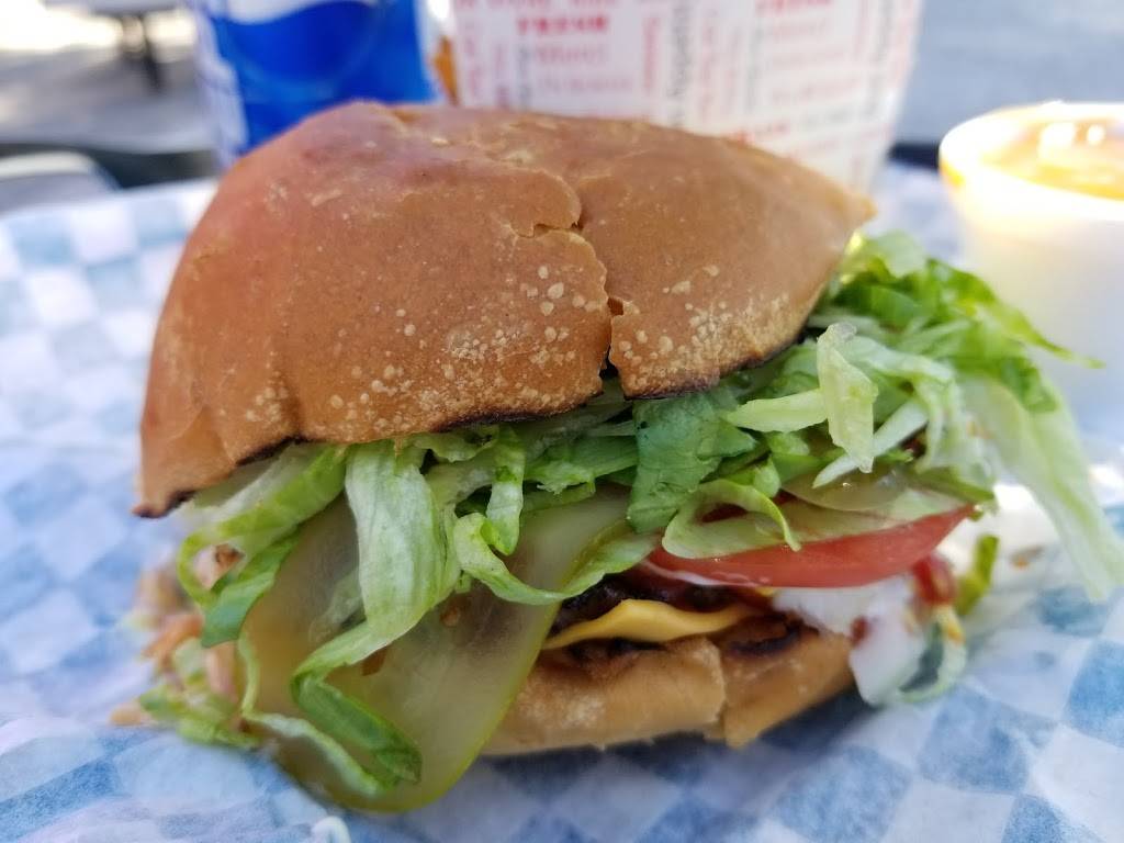 Harrys Drive-In | restaurant | 2280 Lawrence Ave E, Scarborough, ON M1P 2P9, Canada | 4167595980 OR +1 416-759-5980