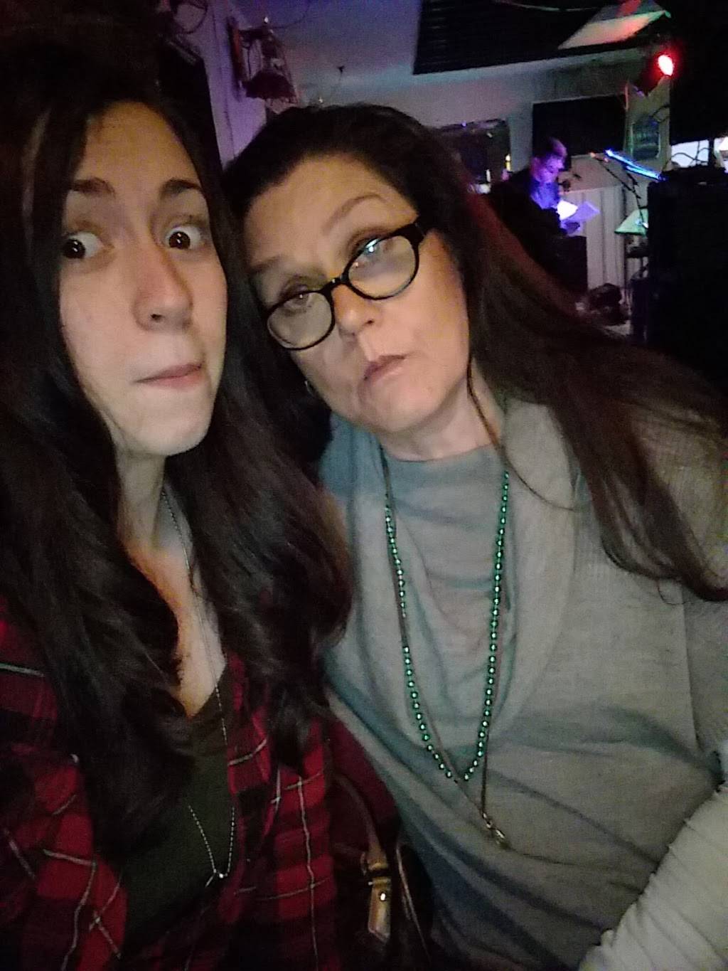 The Doghouse Tavern | restaurant | 714 E Vine St, Ottumwa, IA 52501, USA | 6416829597 OR +1 641-682-9597