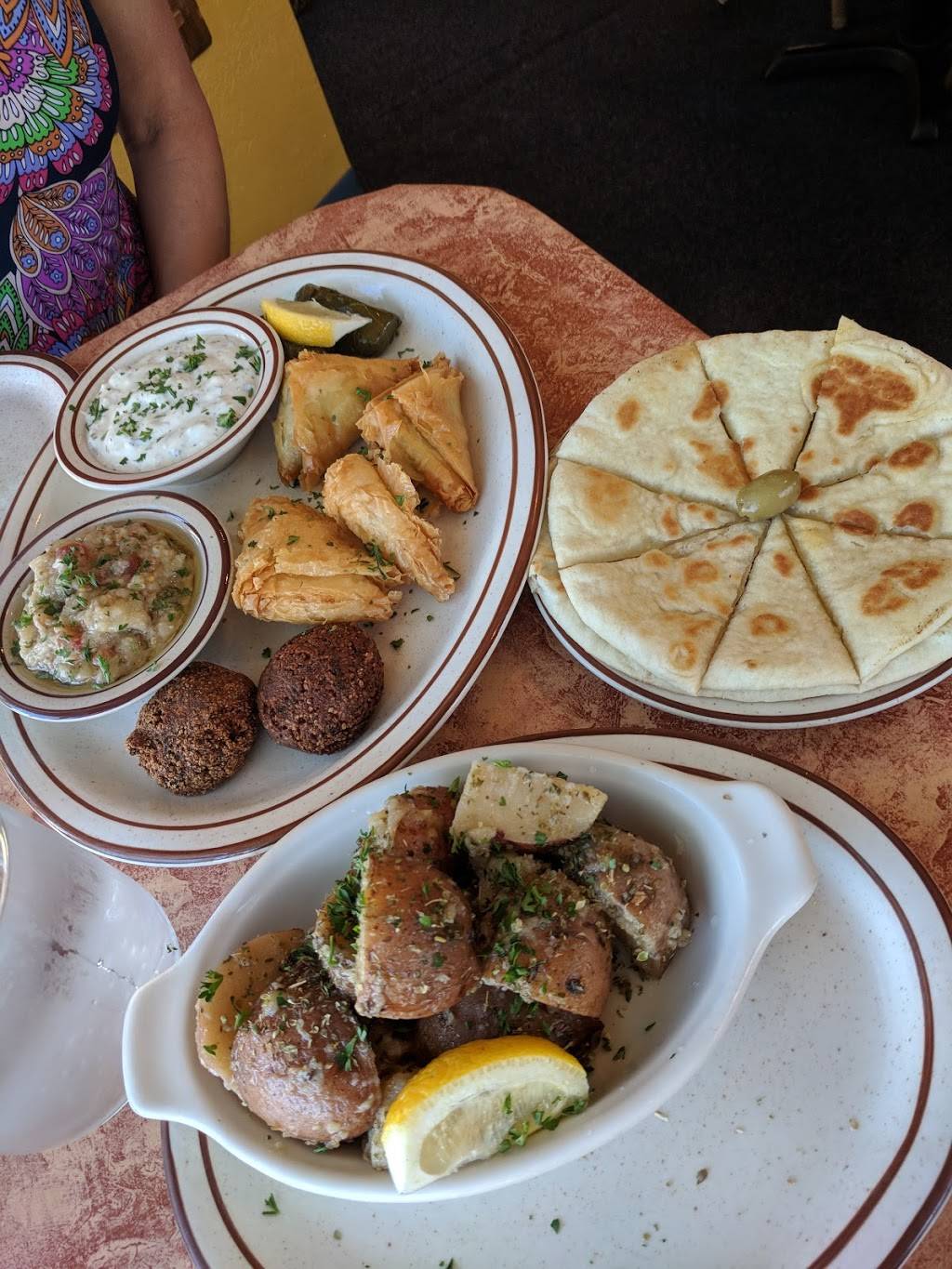 Georgias Greek Restaurant & Deli | restaurant | 323 NW 85th St, Seattle, WA 98117, USA | 2067831228 OR +1 206-783-1228