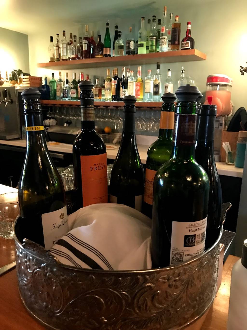 Petite Chou Bistro & Champagne Bar | restaurant | 823 Westfield Blvd, Indianapolis, IN 46220, USA | 3172590765 OR +1 317-259-0765