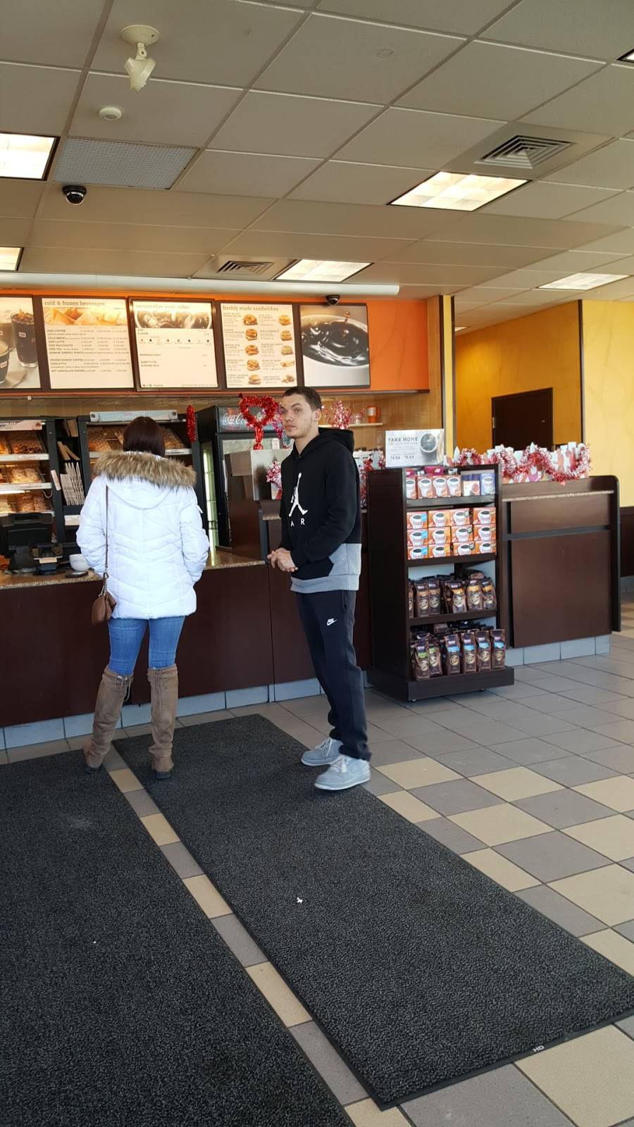 Dunkin | bakery | 579 Andover St, Lawrence, MA 01843, USA | 9786887443 OR +1 978-688-7443