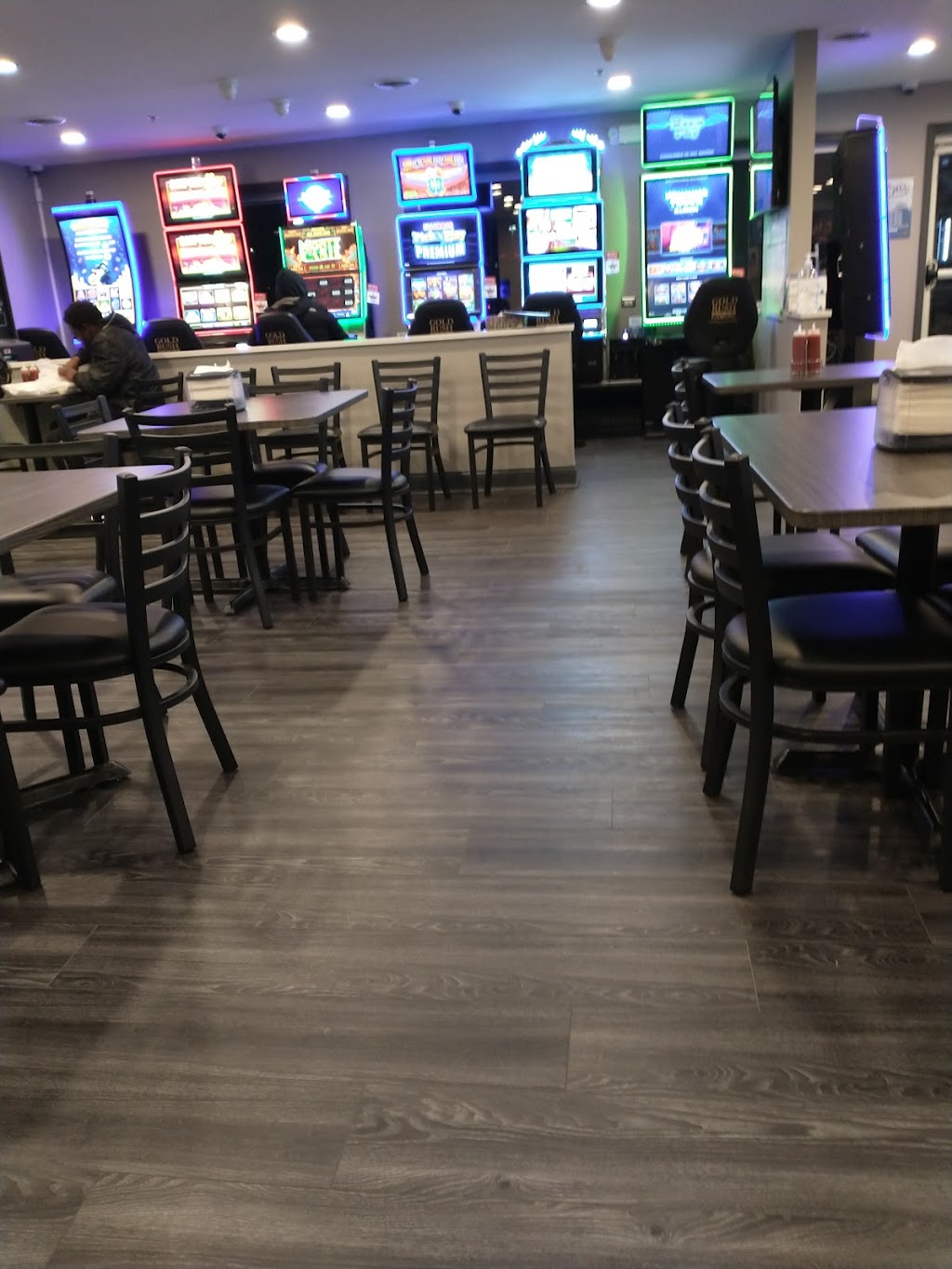 Chicago Fish and Chicken | restaurant | 333 S Schmale Rd, Carol Stream, IL 60188, USA | 6304564513 OR +1 630-456-4513