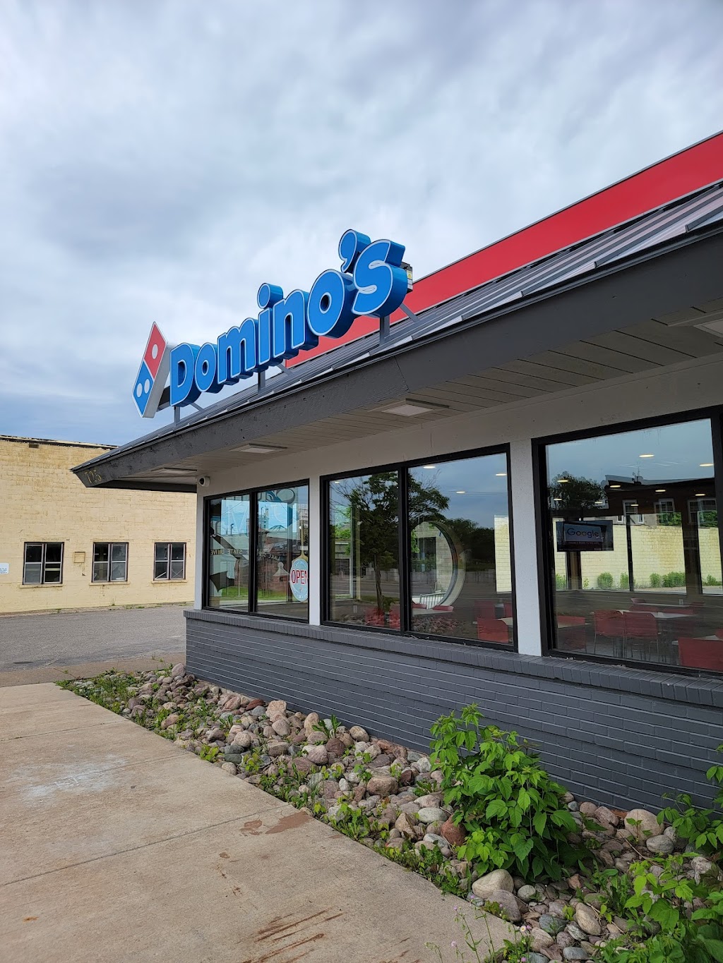 Dominos Pizza | meal delivery | 719 Ashmun St, Sault Ste. Marie, MI 49783, USA | 9066324000 OR +1 906-632-4000