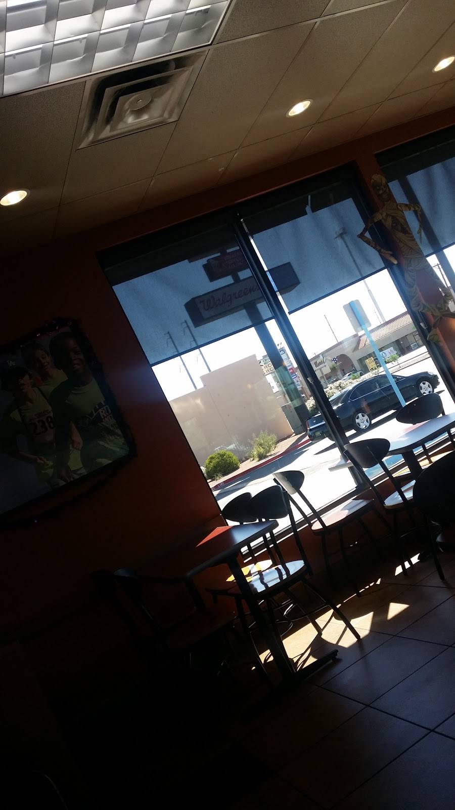 Jack in the Box | restaurant | 8040 N Mesa St, El Paso, TX 79932, USA | 9157604995 OR +1 915-760-4995