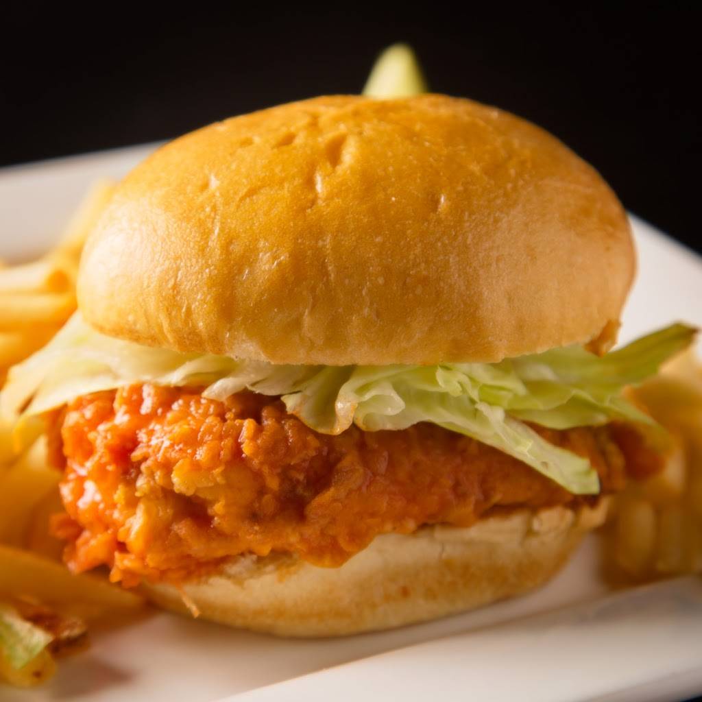 Billys Sports Grill | restaurant | 4520 Overton Rd #104, Birmingham, AL 35210, USA | 2059562323 OR +1 205-956-2323