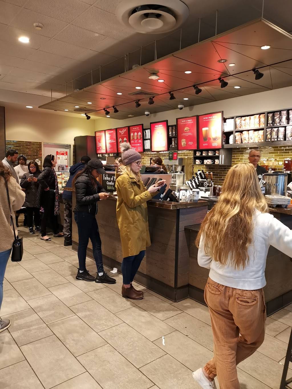 Starbucks | cafe | 125 Westchester Ave, White Plains, NY 10601, USA | 9149492478 OR +1 914-949-2478